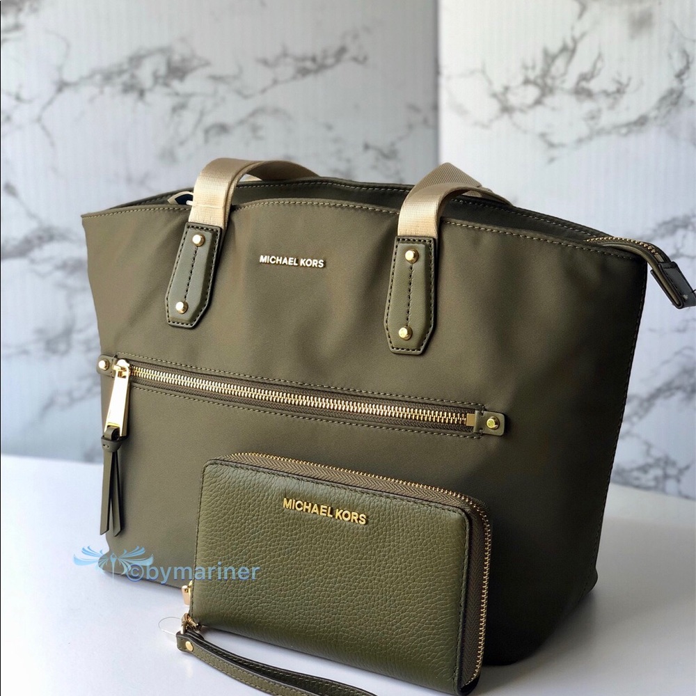 🍀NWT Michael Kors Polly Tote and Wallet Set - Picture 1 of 8